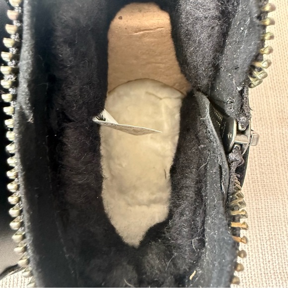 UGG CLASSIC LEATHER MINI MOTO BOOT - Picture 9 of 11